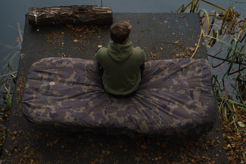Bed Chair con saco de dormir Solar Worldwide STD 6 patas - Tienda Carpfishing