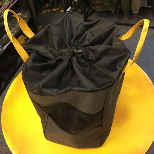 Bolso para botas y vadeador Vass Camo - Tienda Carpfishing