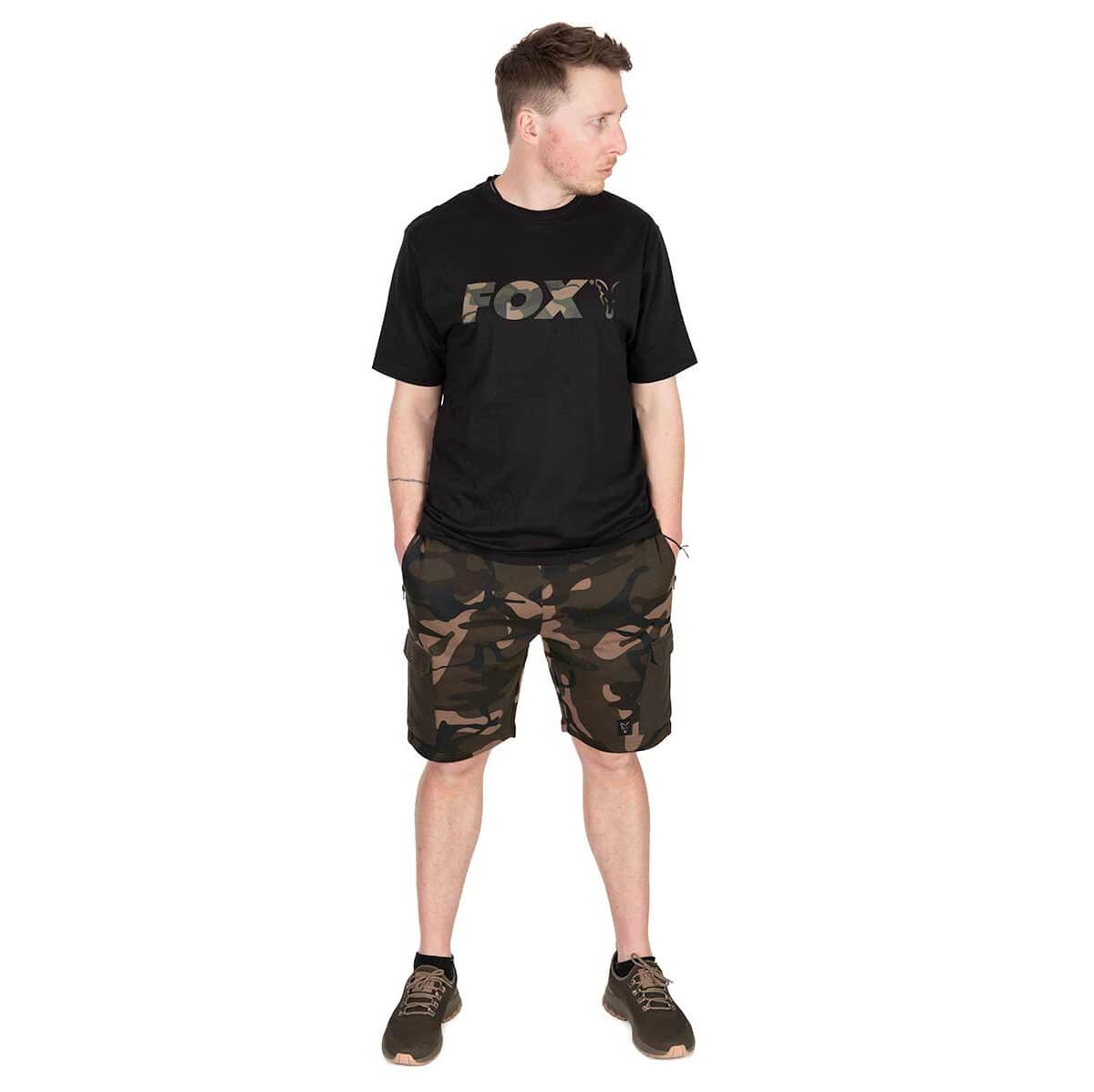 Camiseta Fox Logo T Negro/Camo - Tienda Carpfishing