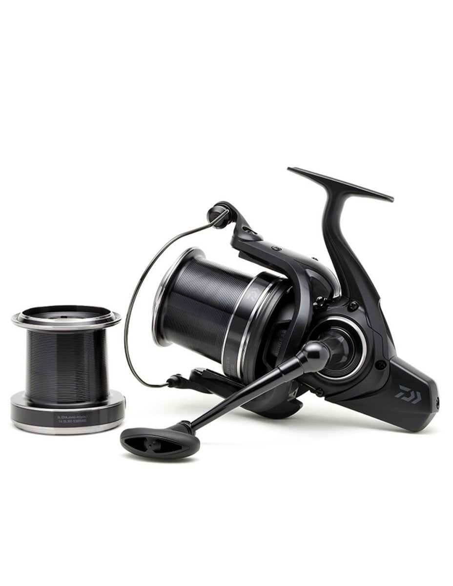Carrete Daiwa Emblem 23 35 SCW QD - Tienda Carpfishing