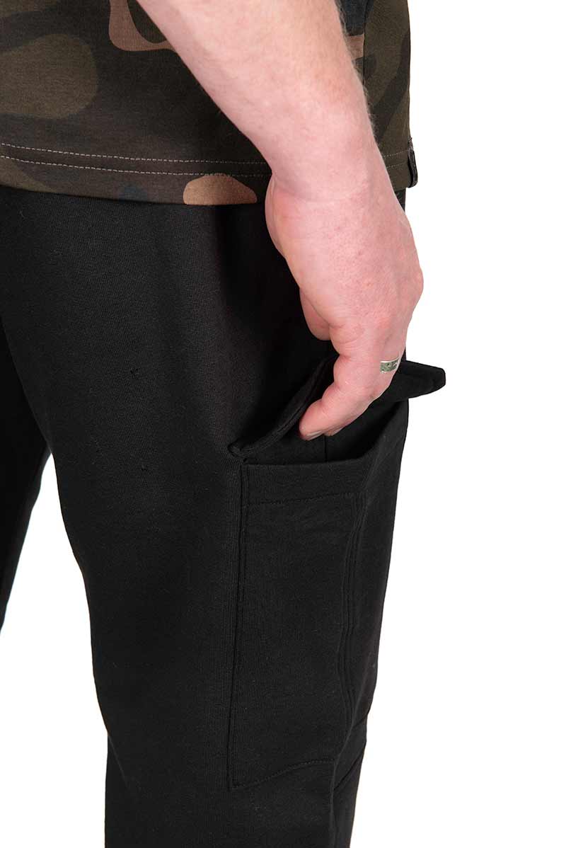 Pantalones Fox LW Combat Negro y Camo - Tienda Carpfishing