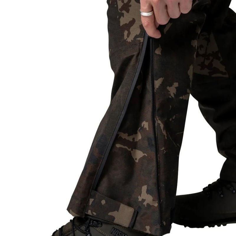 Peto Impermeable Nash ZT Helluva Camo - Tienda Carpfishing
