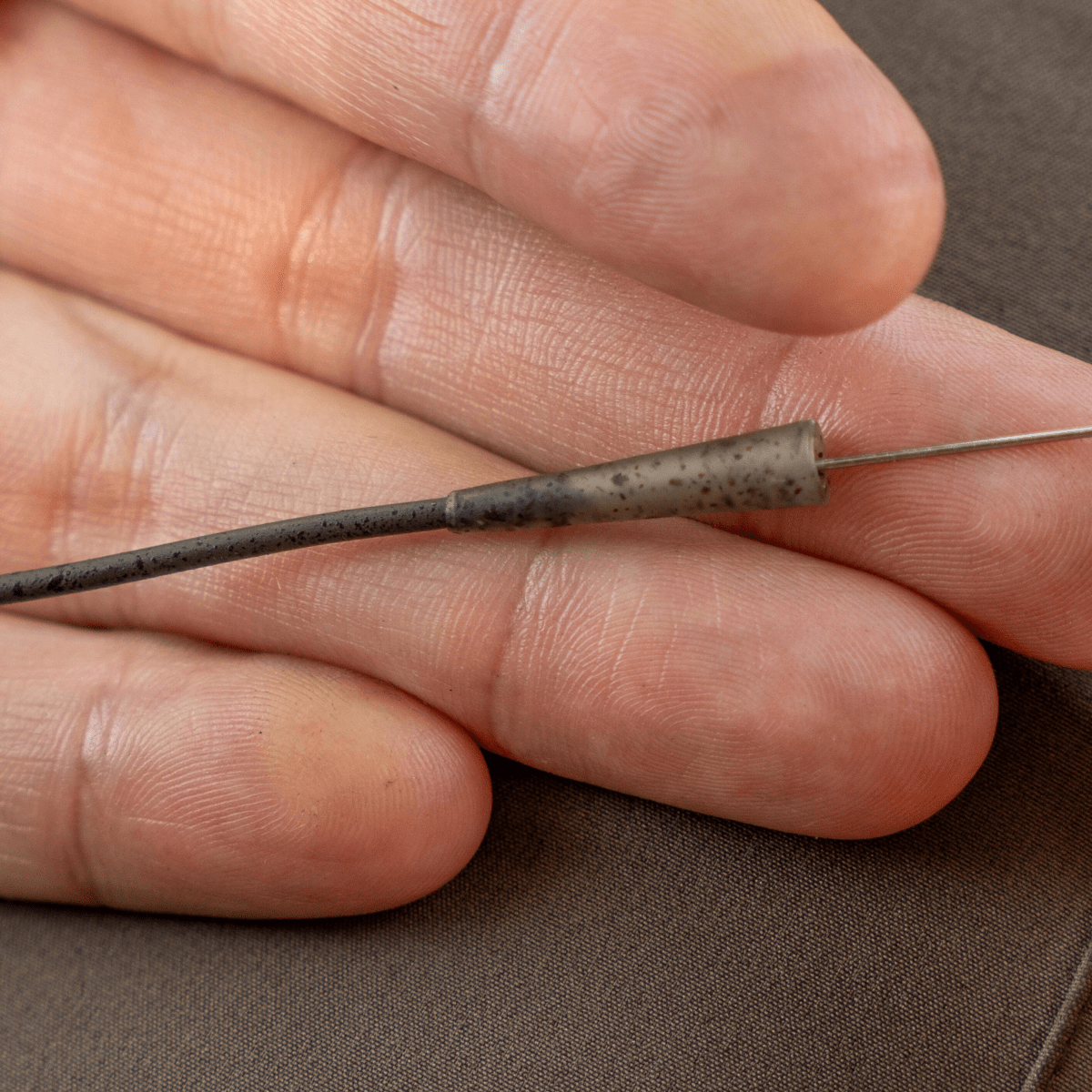 Rig Tubing Tungsteno Avid Carp Outline FleckTone 2m - Tienda Carpfishing