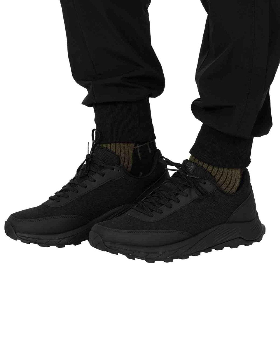 Zapatillas Korda Drykore Trainer Negro - Tienda Carpfishing