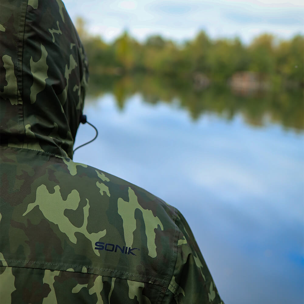 Chaquetón Sonik Camo - Tienda Carpfishing