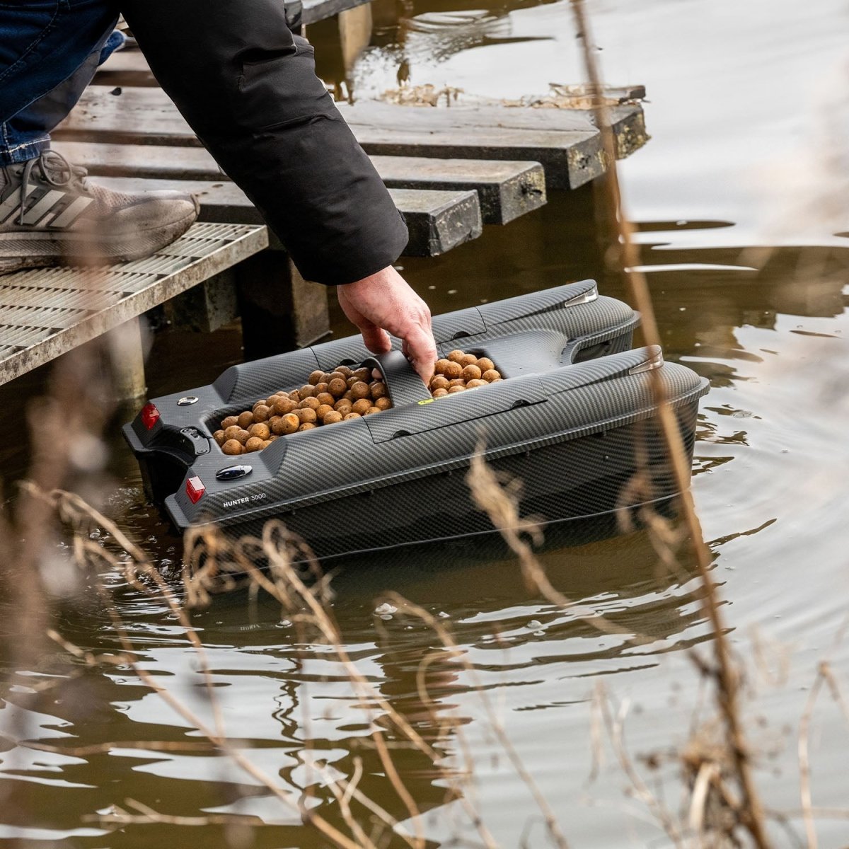 Barco cebador Ridge Monkey Hunter 3000 Echo Edition - Tienda Carpfishing