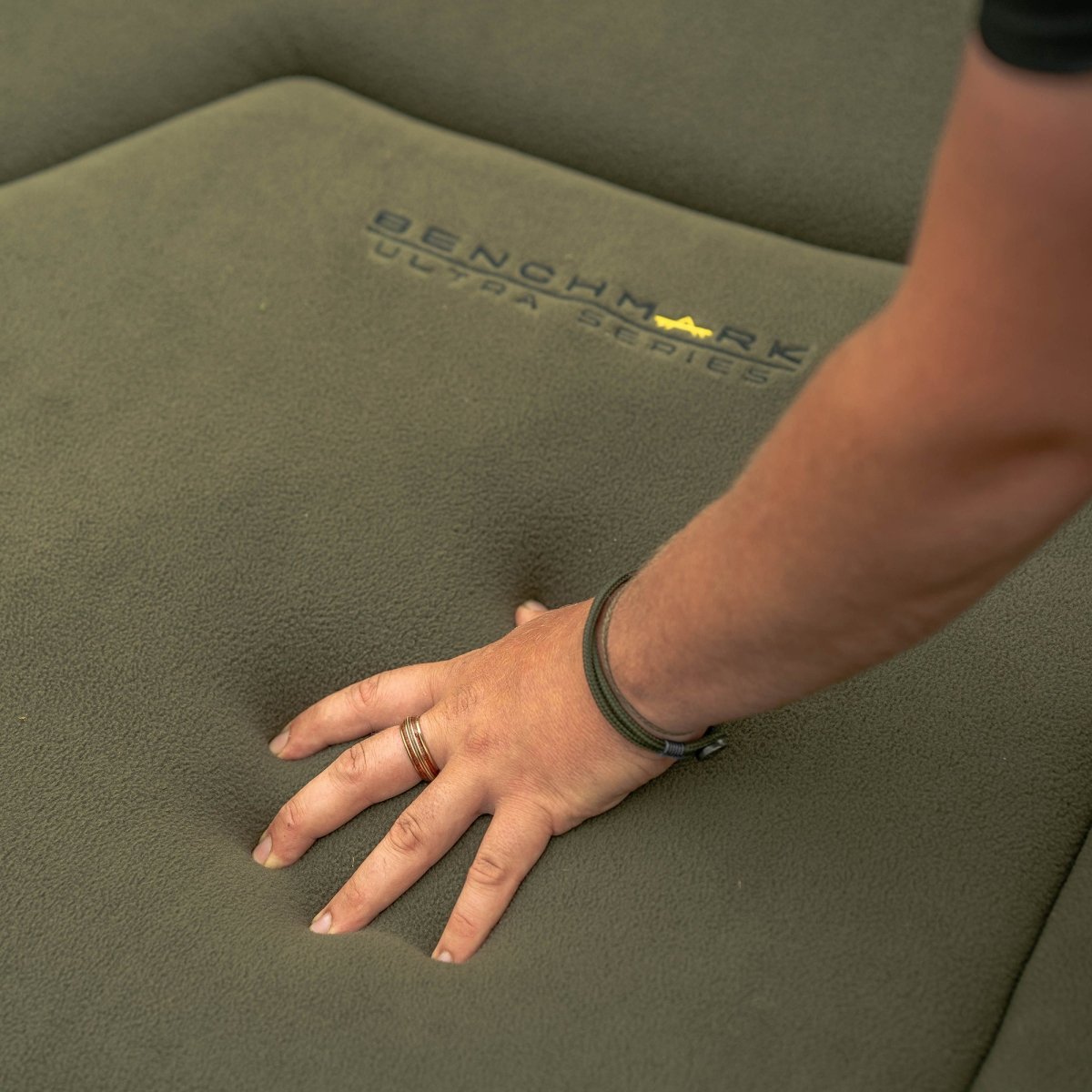Bed Chair Avid Carp Benchmark Ultra X 8 patas - Tienda Carpfishing