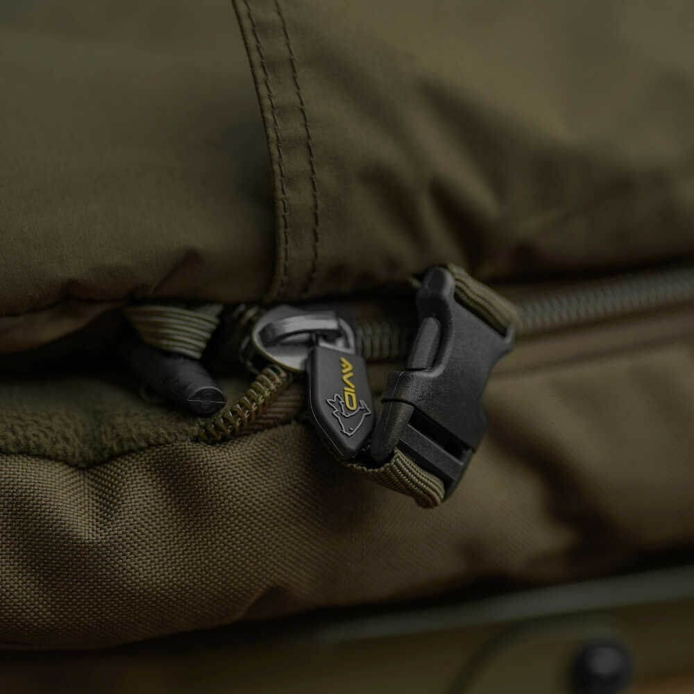 Bed Chair con saco de dormir Avid Carp Benchmark Ultra System - Tienda Carpfishing