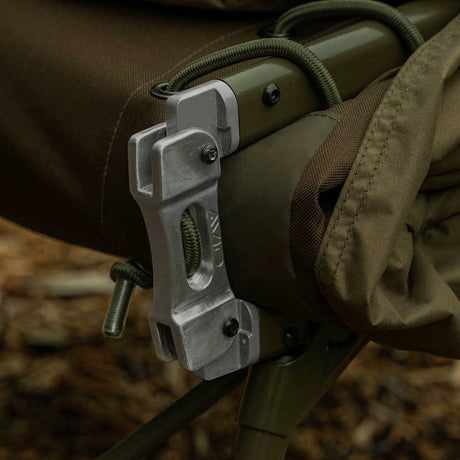 Bed Chair con saco de dormir Avid Carp Benchmark Ultra X System 8 patas - Tienda Carpfishing