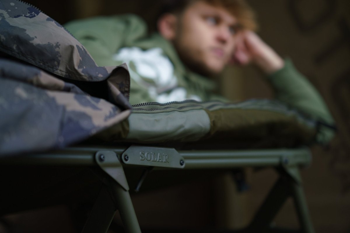 Bed Chair con saco de dormir Solar Worldwide STD 6 patas - Tienda Carpfishing