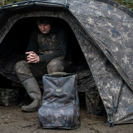 Bolso para botas y vadeador Nash Camo - Tienda Carpfishing