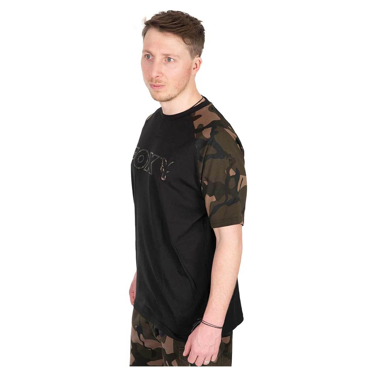 Camiseta Fox Outline T Negro/Camo - Tienda Carpfishing
