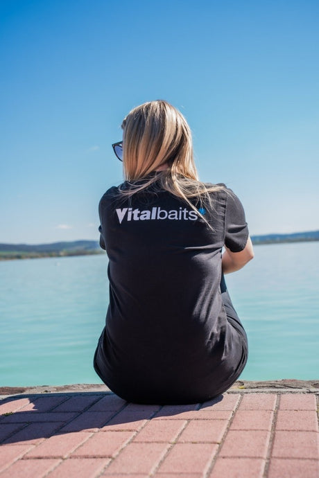 Camiseta Vitalbaits Azul - Tienda Carpfishing