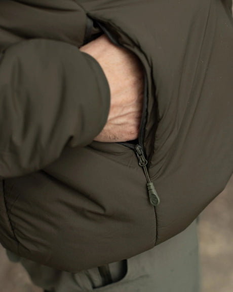 Chaqueta Aislante Korda Verde Oscuro - Tienda Carpfishing
