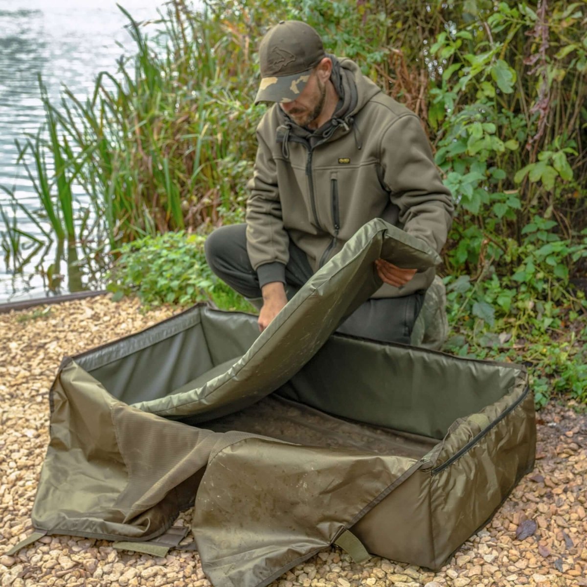Cuna plegable Avid Carp Revolve - Tienda Carpfishing