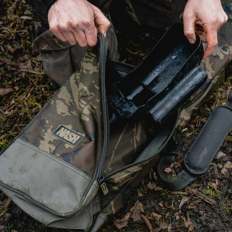 Funda Nash Subterfuge Bushwhacker & Prodding Stick Bag - Tienda Carpfishing