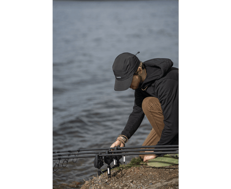 Gorra Avid Carp Stealth 5 - Panel Negro - Tienda Carpfishing