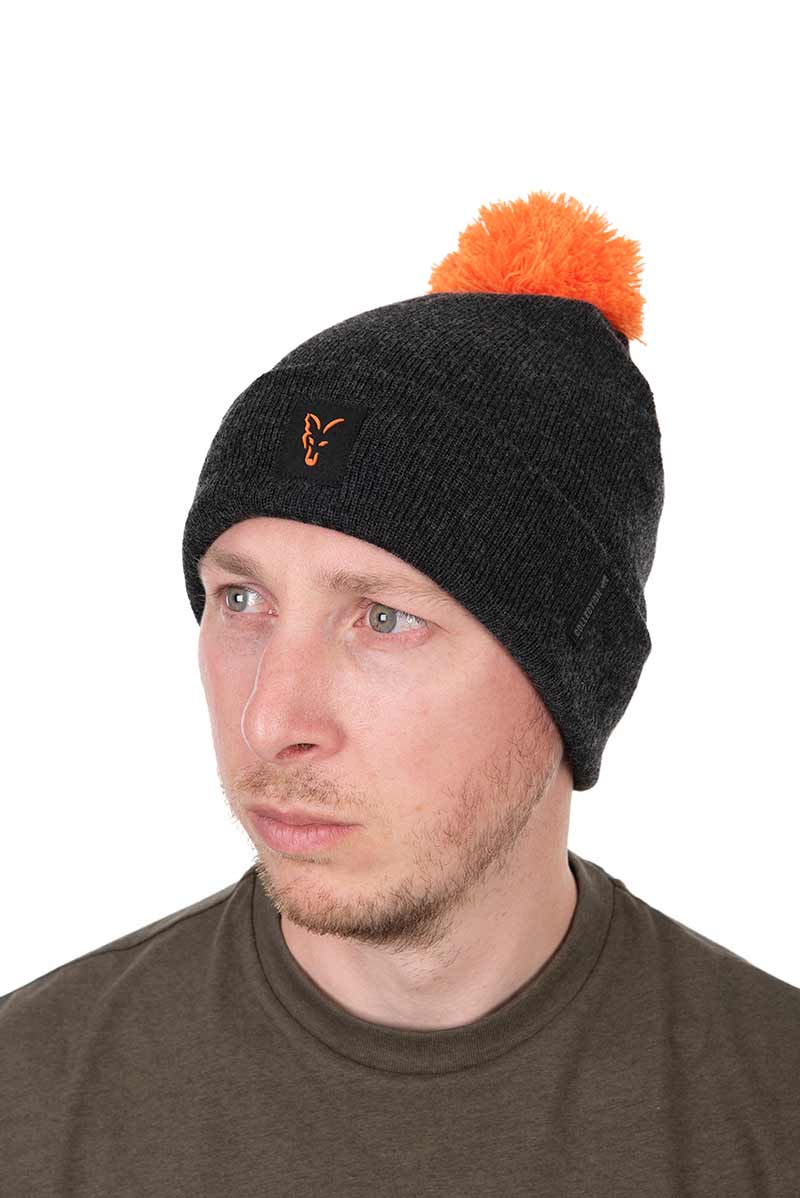 Gorro Fox Collection Negro y Naranja con bola - Tienda Carpfishing