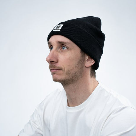 Gorro Nash Make It Happen Badge Negro - Tienda Carpfishing