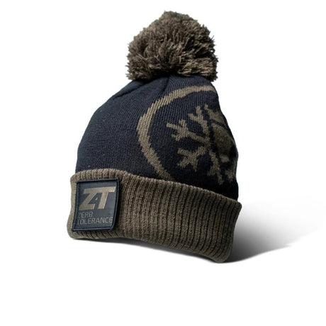 Gorro Nash ZT Patch con bola - Tienda Carpfishing