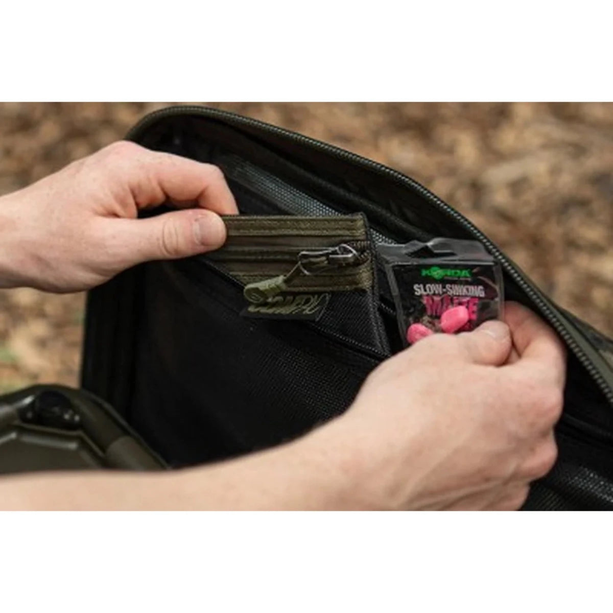 Macuto Korda Compac Framed Dark Kamo L - Tienda Carpfishing