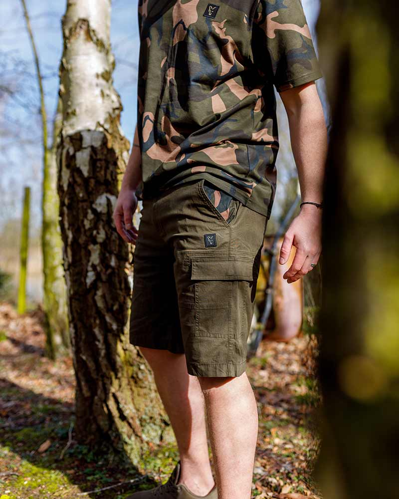 Pantalón corto Fox LW Combat Caqui - Tienda Carpfishing