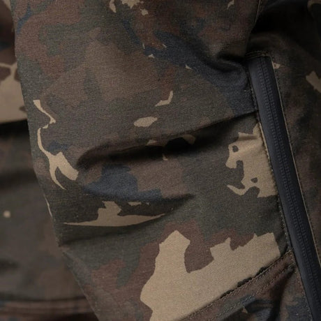 Pantalón Nash Impermeable ZT Helluva Camo - Tienda Carpfishing