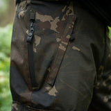 Pantalón Nash Impermeable ZT Helluva Camo - Tienda Carpfishing