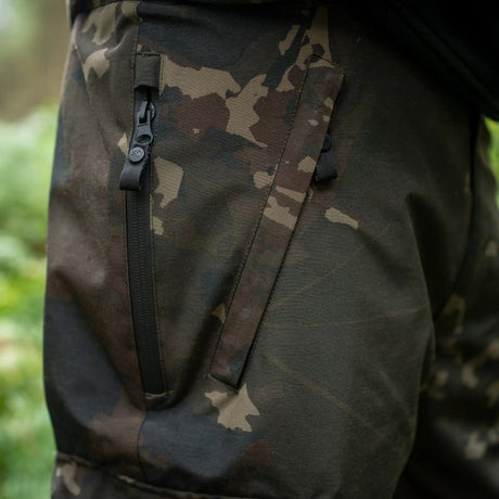 Pantalón Nash Impermeable ZT Helluva Camo - Tienda Carpfishing