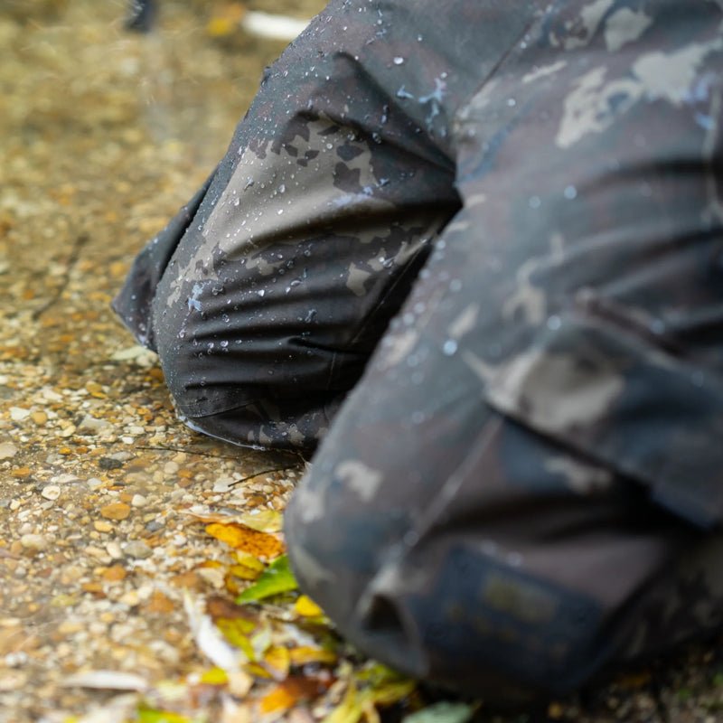 Pantalón Nash Impermeable ZT Helluva Camo - Tienda Carpfishing