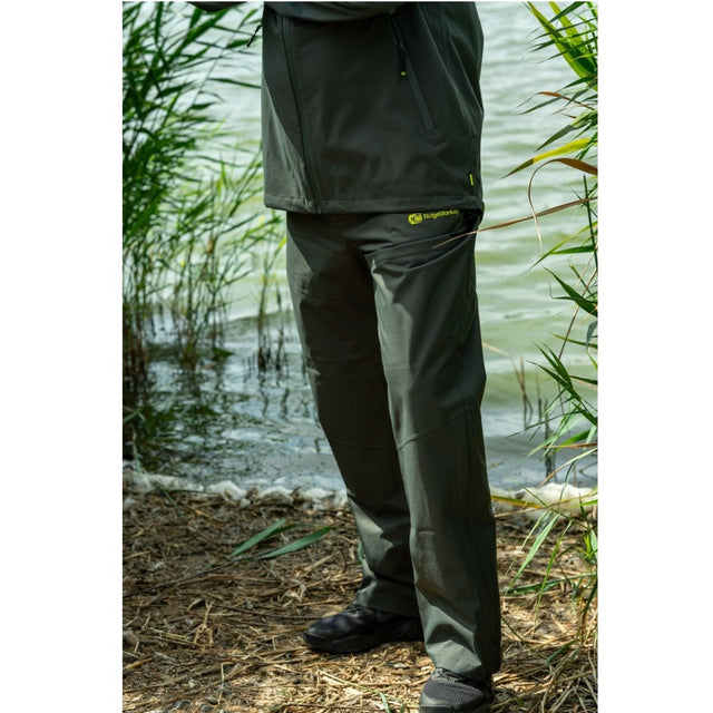 Pantalón Ridge Monkey Impermeable APEarel ThermaPro Verde - Tienda Carpfishing