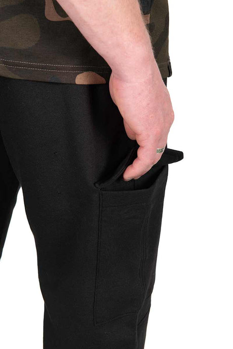 Pantalones Fox LW Combat Negro y Camo - Tienda Carpfishing