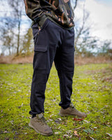 Pantalones Fox LW Combat Negro y Camo - Tienda Carpfishing
