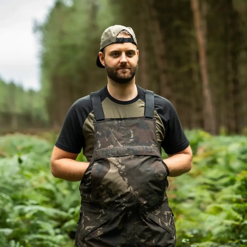 Peto Impermeable Nash ZT Helluva Camo - Tienda Carpfishing