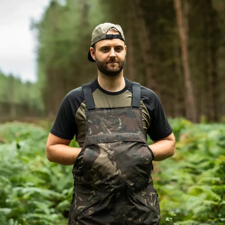 Peto Impermeable Nash ZT Helluva Camo - Tienda Carpfishing