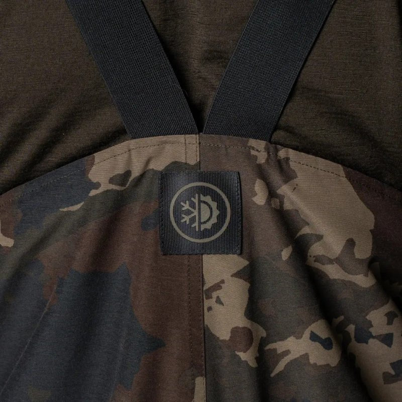Peto Impermeable Nash ZT Helluva Camo - Tienda Carpfishing