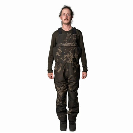 Peto Impermeable Nash ZT Helluva Camo - Tienda Carpfishing