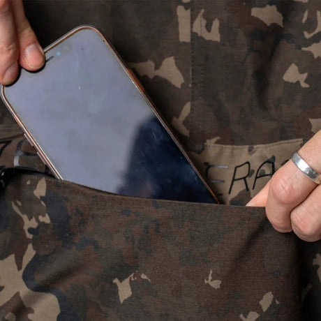 Peto Impermeable Nash ZT Helluva Camo - Tienda Carpfishing