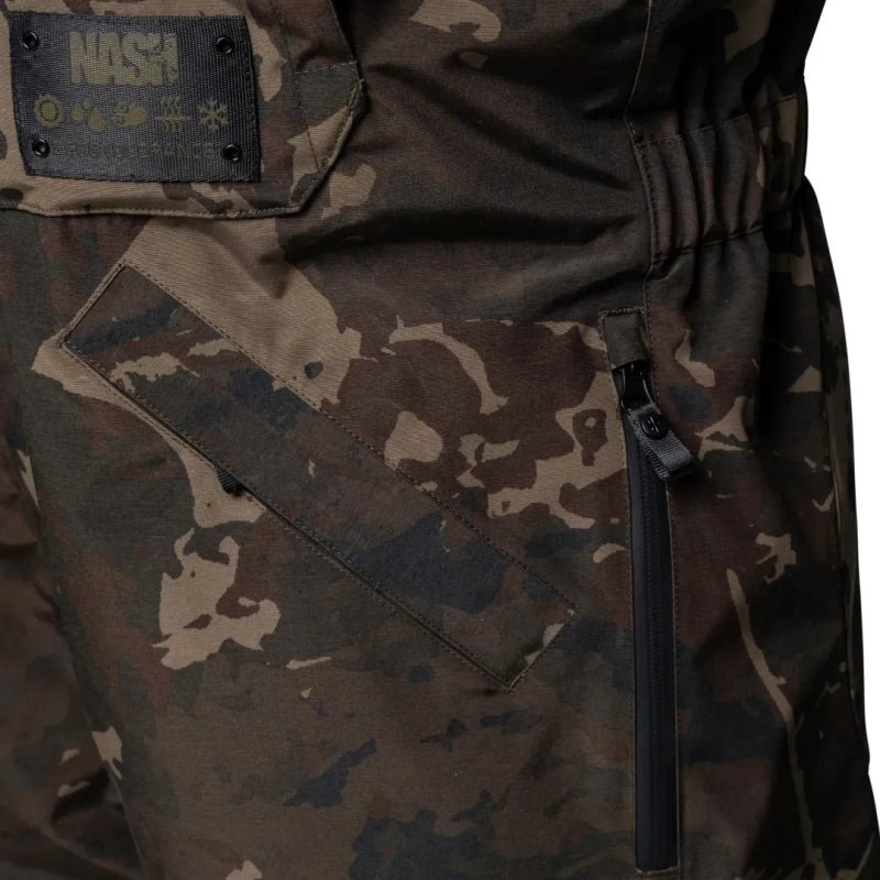 Peto Impermeable Nash ZT Helluva Camo - Tienda Carpfishing