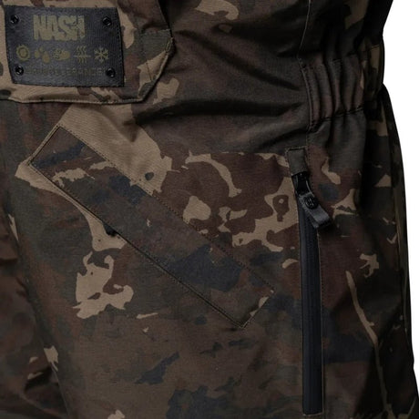 Peto Impermeable Nash ZT Helluva Camo - Tienda Carpfishing