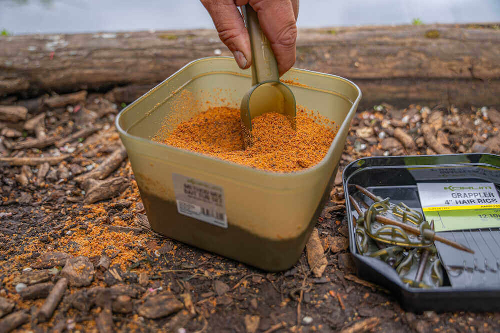 Set Cubo y Pala Korum - Tienda Carpfishing