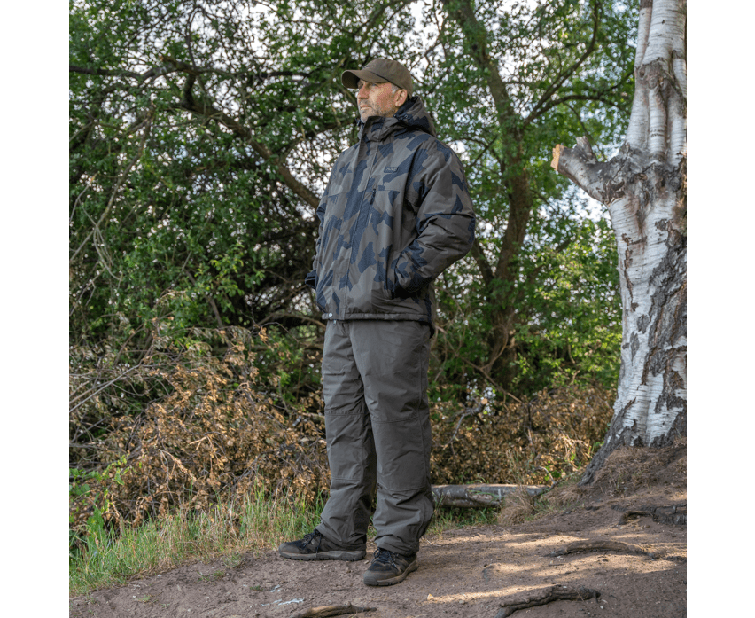 Traje térmico Avid Carp Arctic - Series Distortion 2 piezas - Tienda Carpfishing
