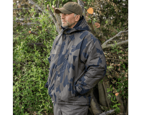 Traje térmico Avid Carp Arctic - Series Distortion 2 piezas - Tienda Carpfishing