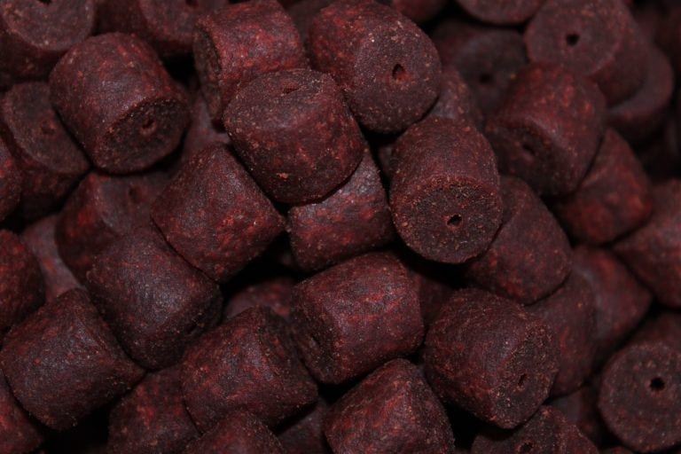 Pellets Taladrados Pro Elite Baits Red Halibut 20 mm - Tienda Carpfishing